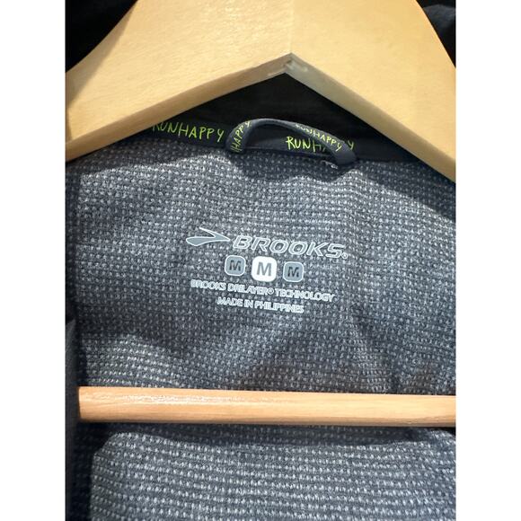 Brooks LIghtweight Jacket Size M - Picture 5 of 6